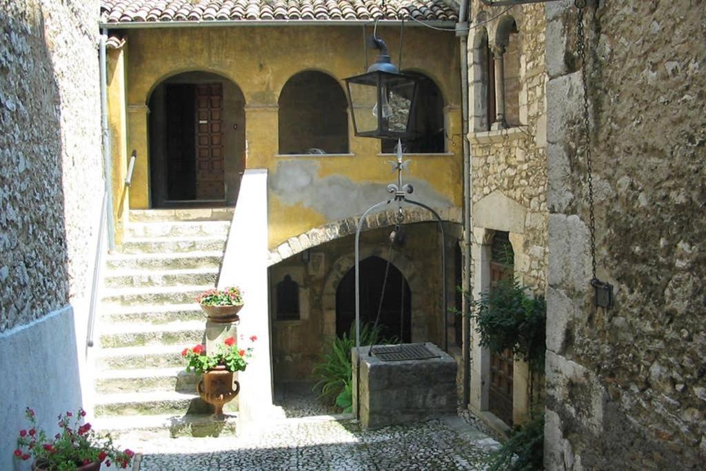 Domus - Casa Vacanza B&B Veroli Экстерьер фото